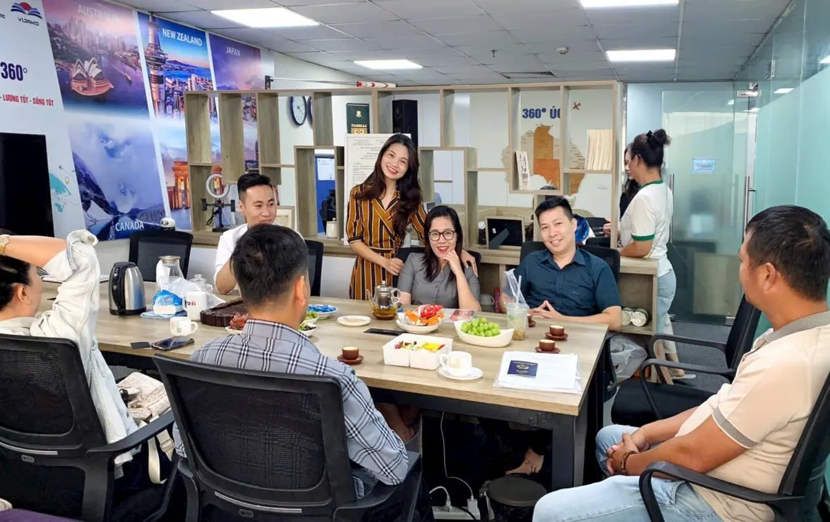 Hoạt động gặp gỡ tại văn phòng